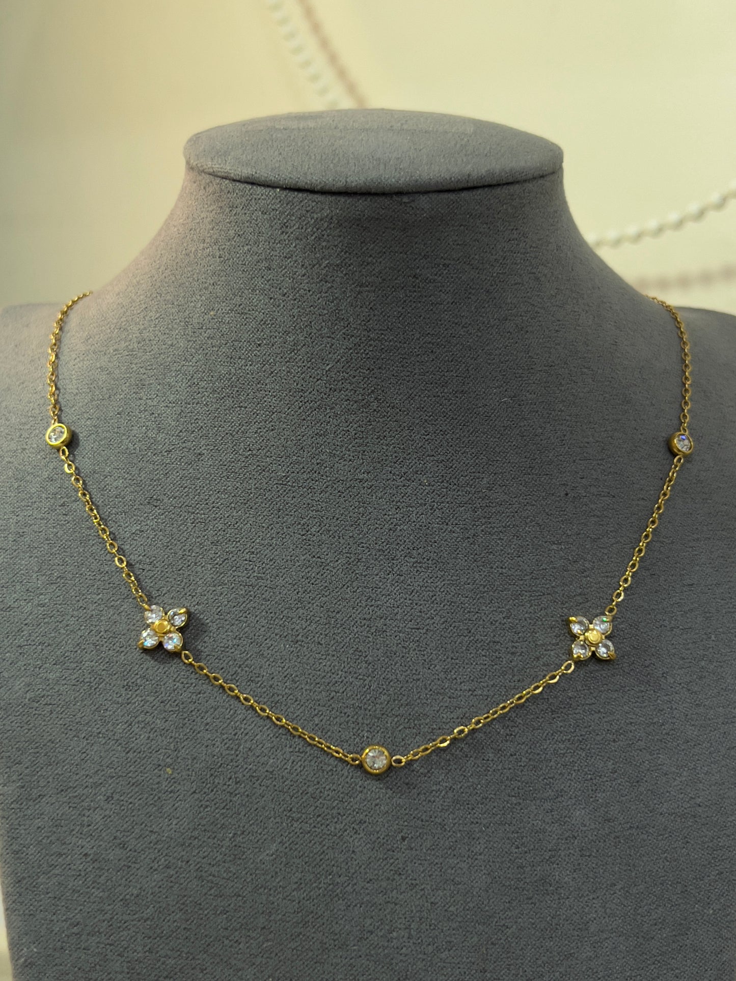 Daisy necklace