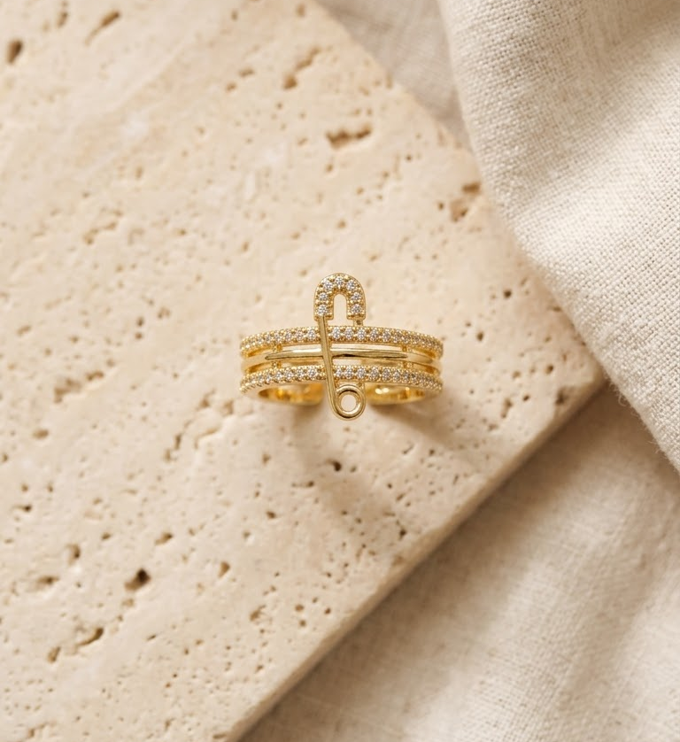 Gilded pin ring
