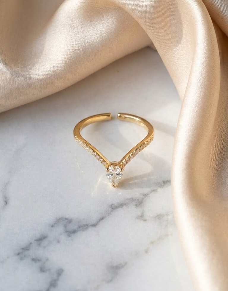 Luna loop ring
