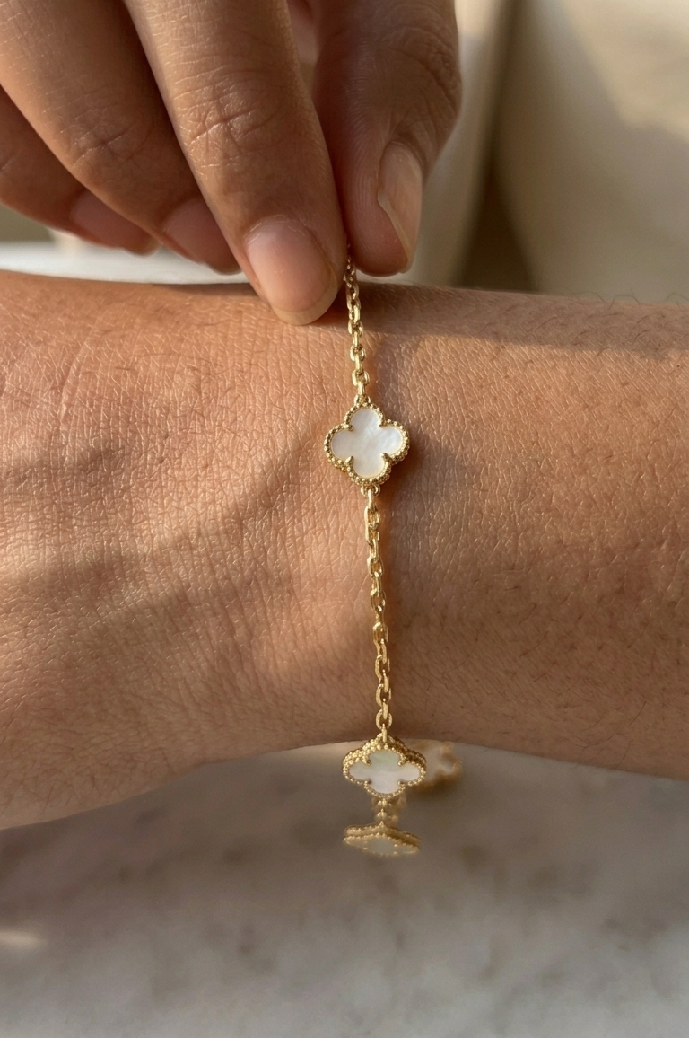 Mini ivory clover