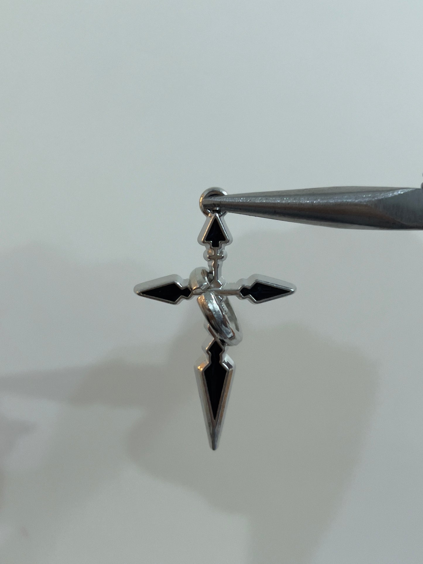 Noir cross