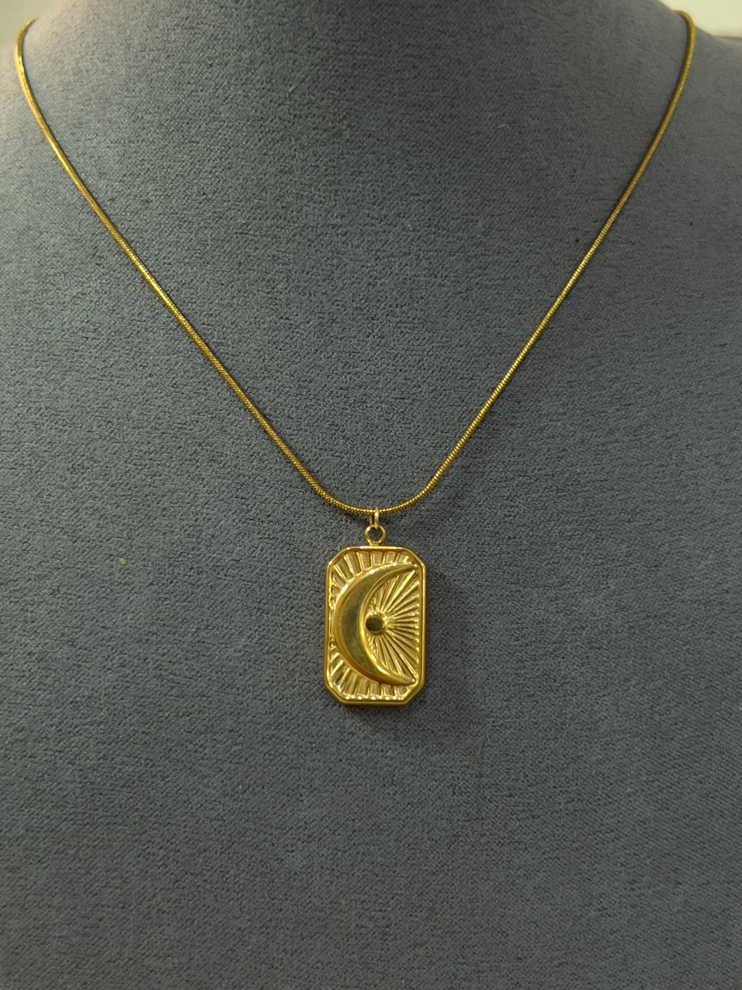 Mystic moon necklace
