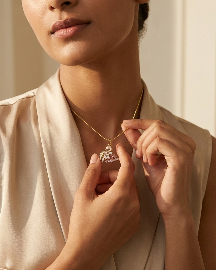 Swan reverie necklace