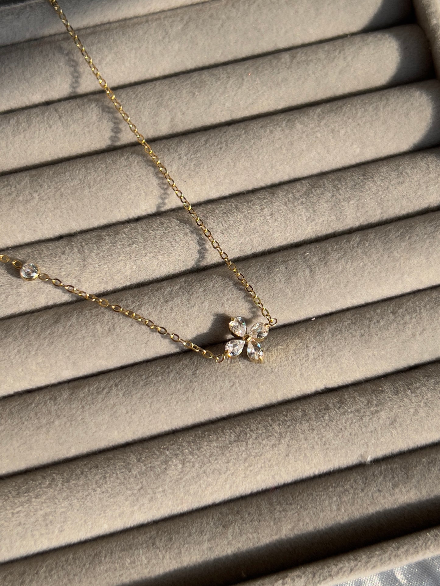 Dainty Flower Pendent