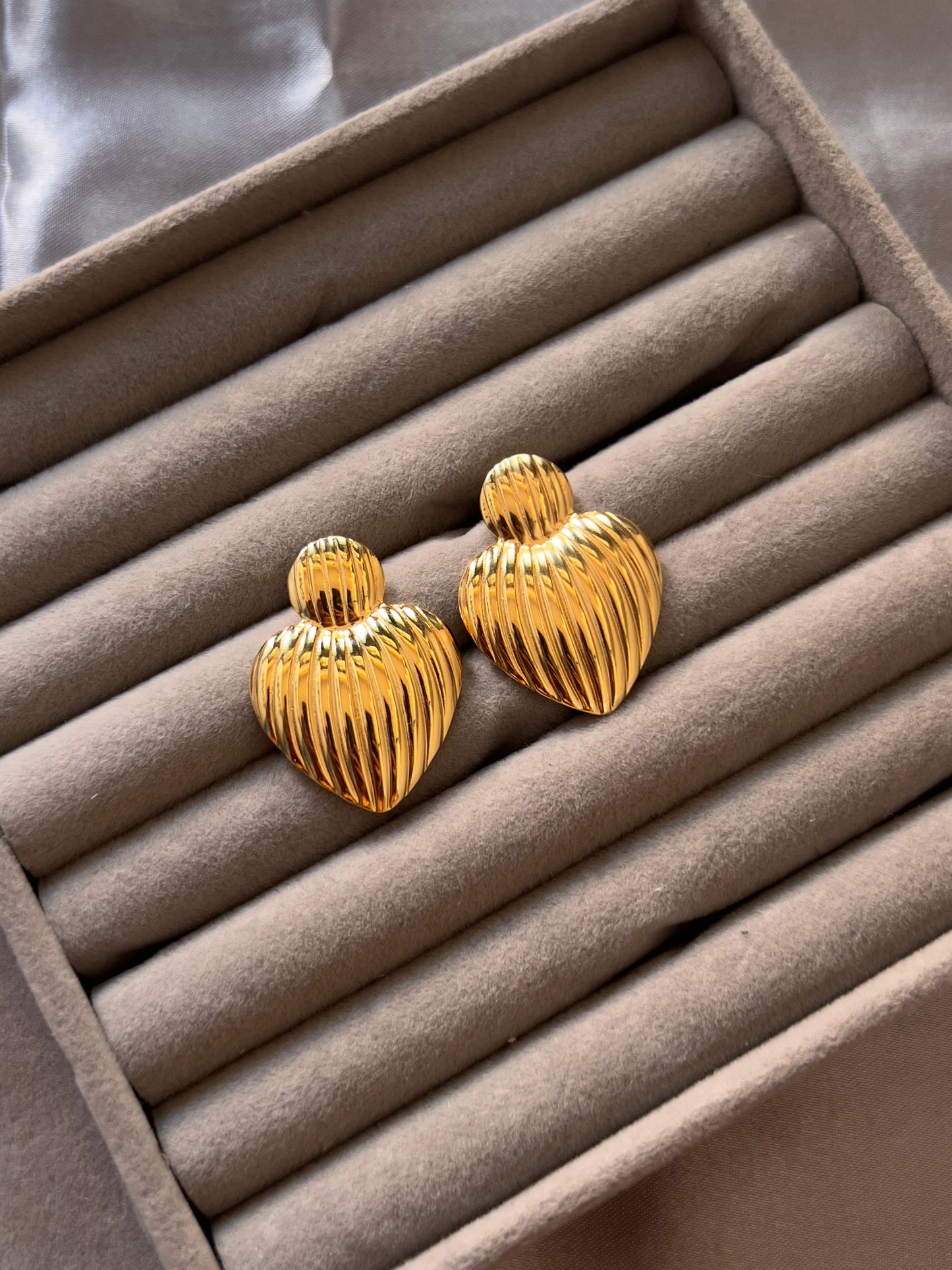Amour earrings