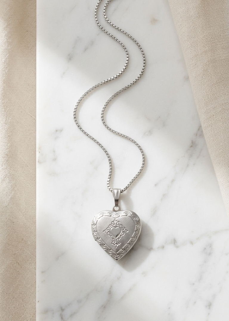 Amora locket