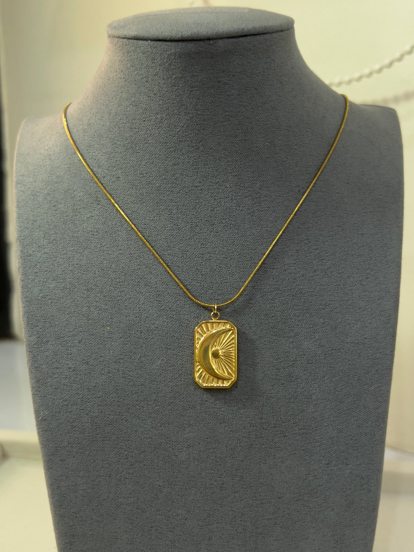 Mystic moon necklace