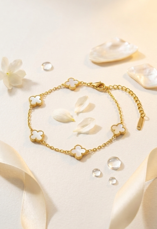 Mini ivory clover